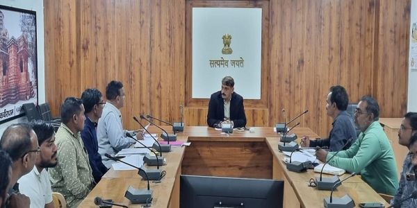 मिनी स्टेडियम के निर्माण में लापरवाही और गुणवत्ताहीन कार्य बर्दाश्त नहीं &ndash; कलेक्टर  जिले में खेल गतिविधियों को बढ़ावा देने के लिए स्वीकृत 24 मिनी स्टेडियमों की समीक्षा, गुणवत्ता सुनिश्चित करने के सख्त निर्देश