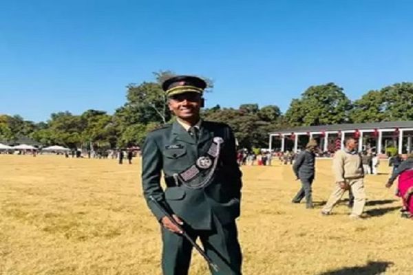 स्वयं केशरवानी का चयन थलसेना में लेफ्टिनेंट के पद पर हुआ