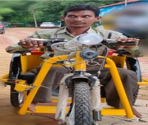 मोटराईज्ड ट्रायसायकल मिलने से आत्मनिर्भर बने टिकेश्वर पटेल