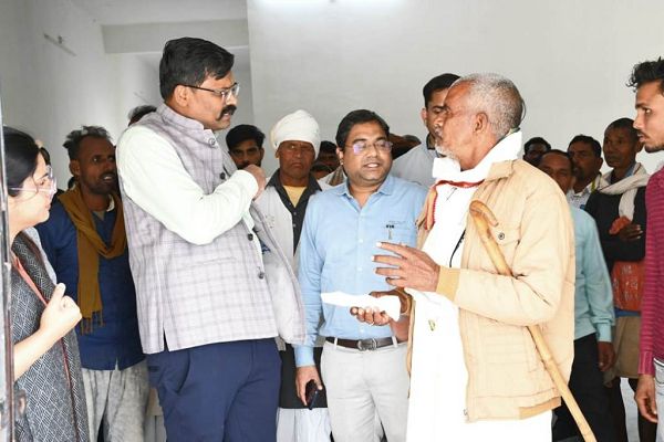 कलेक्टर ने तहसील कार्यालय रामचंद्रपुर का किया निरीक्षण