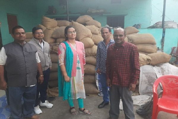 आधा दर्जन बिचौलियों से 1112 बोरी धान जब्त