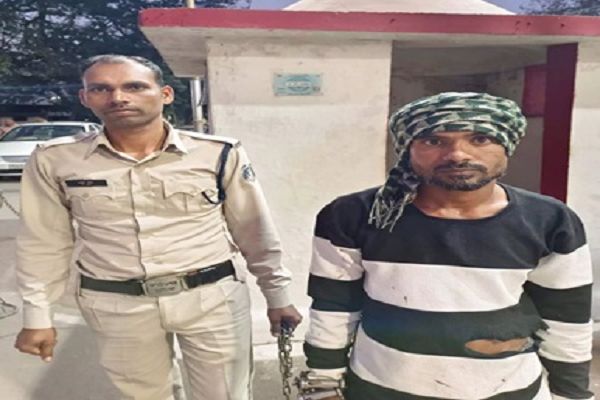 चाकू लहराने वाला बदमाश गिरफ्तार