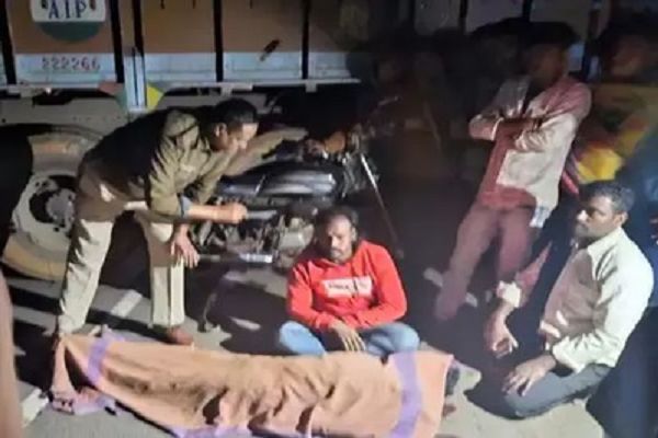 ट्रक ने बाइक सवार को कुचला, मौत