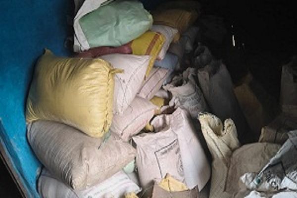 तीन कोचियों से 101 क्विंटल धान जब्त