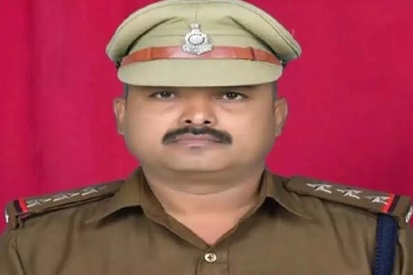 पीएचक्यू में तैनात कंपनी कमांडर ने कनपटी पर गोली मारकर की खुदकुशी