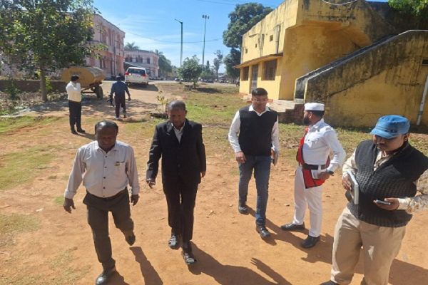 कलेक्टर ने किया इलेक्ट्रॉनिक वोटिंग मशीन वेयरहाउस का निरीक्षण