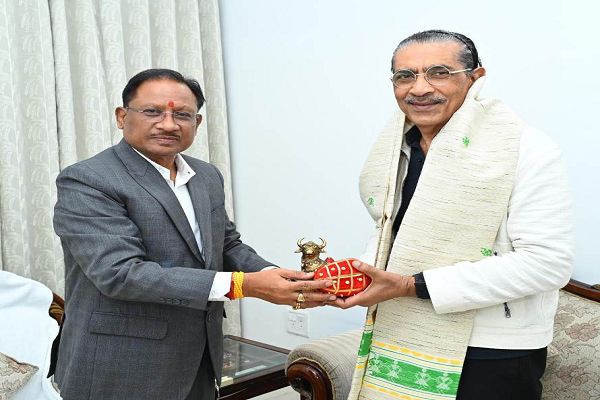 मुख्यमंत्री से फिल्म निर्माता-निर्देशक प्रकाश झा ने की मुलाकात