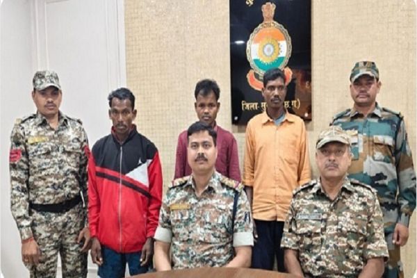 नक्सली संगठन में सक्रिय 3 नक्सलियों ने किया आत्मसमर्पण