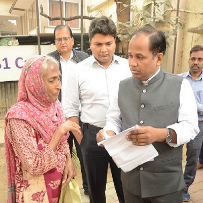 छह माह से पेंशन के लिए भटक रही वृद्धा को कलेक्टर ने दिलाई पेंशन