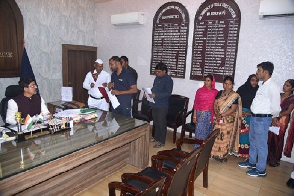 जनदर्शन में कलेक्टर ने सुनी लोगों की समस्याएं