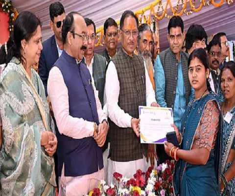 सीएम साय ने विभिन्न योजनाओं से 64 हितग्राहियों को किया लाभान्वित