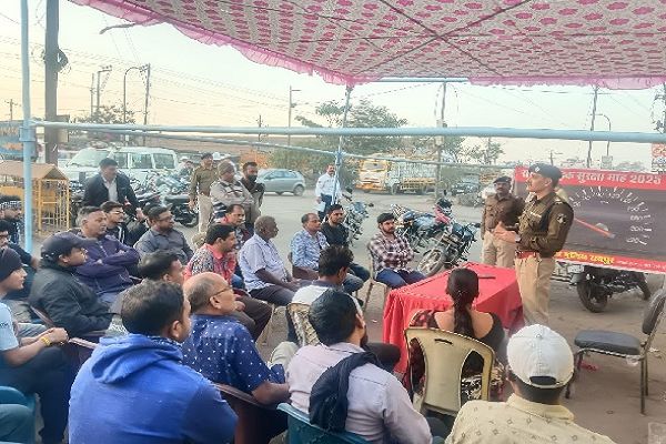 शहर के आउटर मार्गो और हाइवे में दोपहिया चालकों को हेलमेट पहनने पुलिस करेगी सख्ती