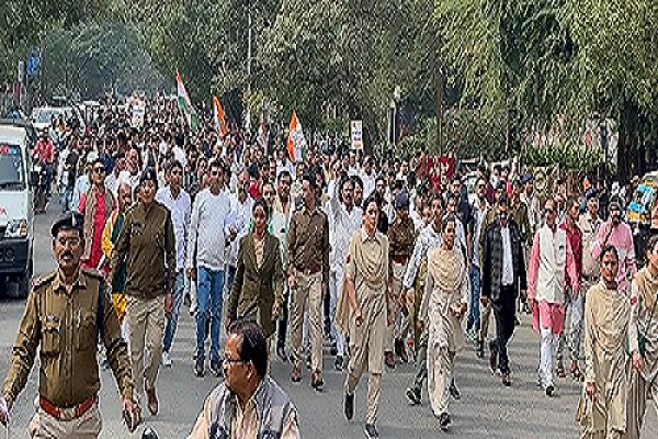 OBC आरक्षण में कटौती के विरोध में कांग्रेस ने किया प्रदर्शन