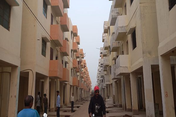 14 लाख का मकान मात्र  3 में लाख में  अच्छे लोकेशन पर प्रधानमंत्री  आवास का आबंटन किया जायेगा।