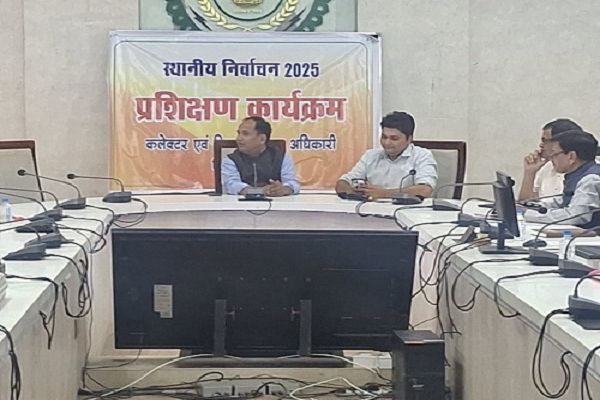 पूर्ण मनोयोग से प्रशिक्षण कार्य ग्रहण करें : डॉ. गौरव सिंह