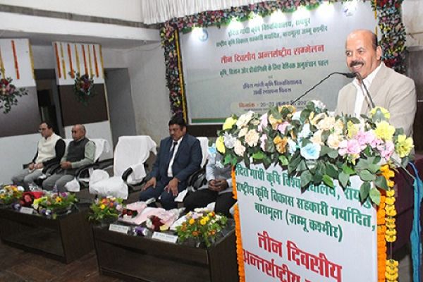 कृषि में प्रौद्योगिकी एवं नवाचारों के उपयोग से होगी नई क्रांति - डॉ. चंदेल