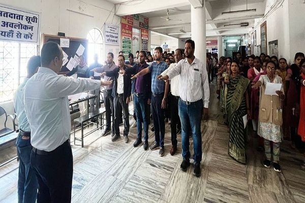 राष्ट्रीय मतदाता दिवस पर दिलाई गई शपथ