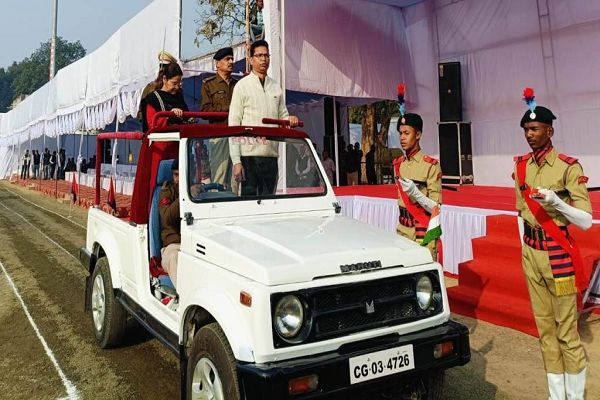 कलेक्टर-एसपी ने किया गणतंत्र दिवस समारोह की फाइनल रिहर्सल का निरिक्षण