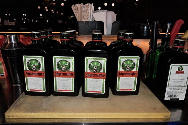 रायपुर की 6 बार सील, दूसरे राज्य की शराब बेच रहे थे