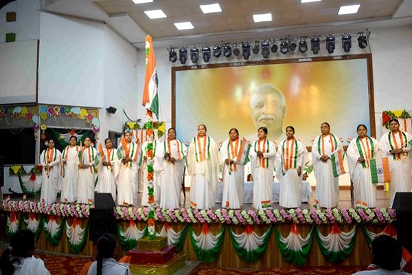 शान्ति सरोवर रिट्रीट सेन्टर में गणतंत्र दिवस धूमधाम से मनाया