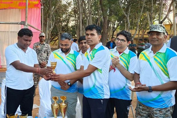 सद्भावना क्रिकेट मैच में कलेक्टर इलेवन टीम विजयी