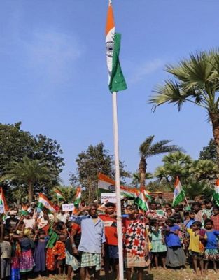 बस्तर संभाग के 26 गांवों में पहली बार लहराया तिरंगा