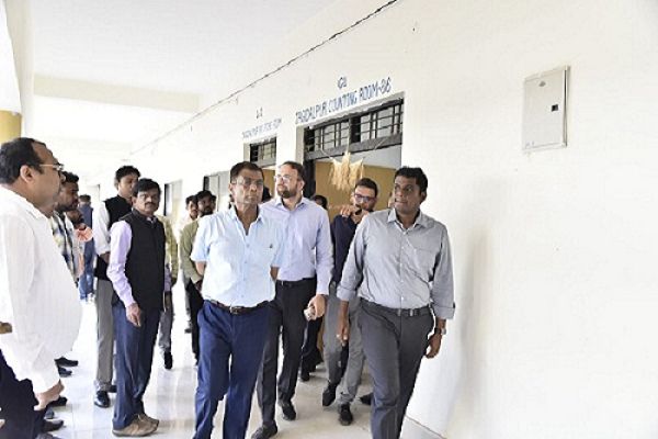 निर्वाचन कार्य में लगे सभी अधिकारी-कर्मचारी तत्परता से कार्य करें : अजय सिंह