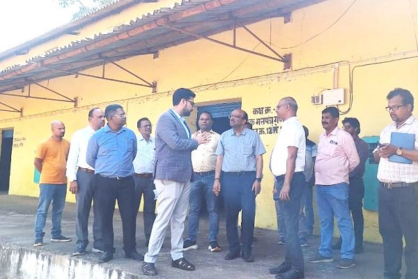 कलेक्टर ने किया स्ट्रांग रूम का निरीक्षण