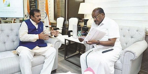 सांसद विजय बघेल इस्पात मंत्री कुमारस्वामी से दिल्ली में की मुलाकात