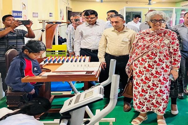 महिला आत्मनिर्भरता, युवाओं के रोजगार और पीड़ित परिवारों के पुनर्वास कार्य को सराहा