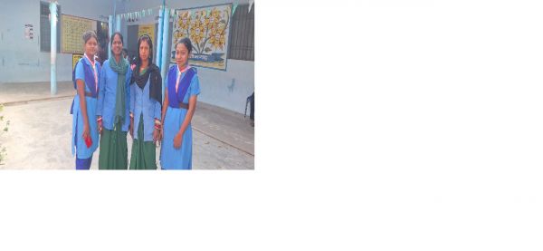 मतदाताओं का सहयोग कर रहे एनएसएस व स्काउट गाइड के कैडेट्स