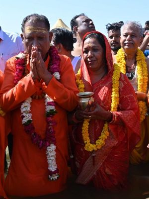 प्रयागराज महाकुंभ 2025: मुख्यमंत्री श्री विष्णु देव साय ने त्रिवेणी संगम में किया पुण्य स्नान, प्रदेशवासियों की सुख-समृद्धि की कामना की