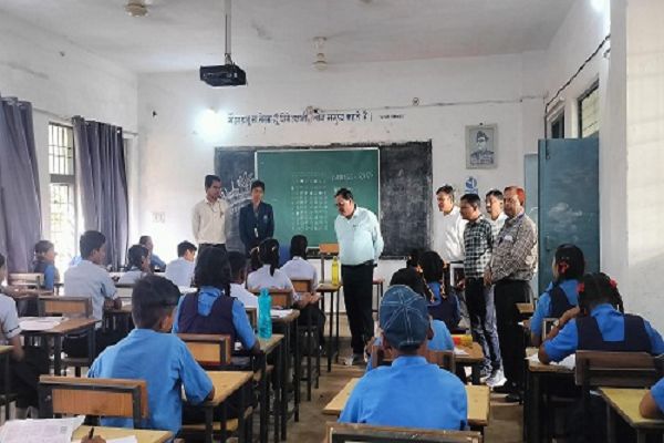 कलेक्टर शर्मा ने किया एनएमएमएसई 2024-25 परीक्षा केंद्रों का निरीक्षण