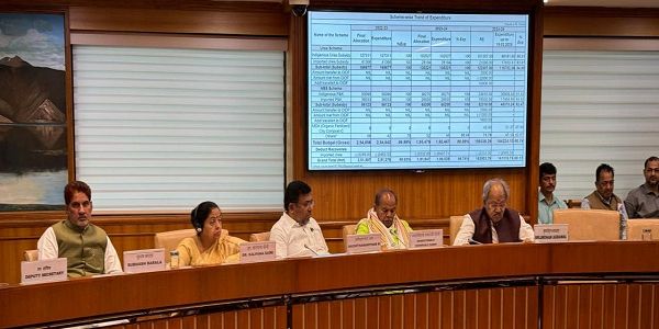 सांसद बृजमोहन ने दिए सिपेट के उन्नयन और सीट बढ़ाने के निर्देश