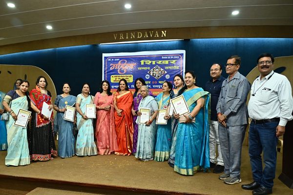 छत्तीसगढ़ विभिन्न विधा की श्रेष्ठ 36 महिलाओं को वर्ल्ड ब्राह्मण फेडरेशन ने महिला शिखर सम्मान से सम्मानित किया