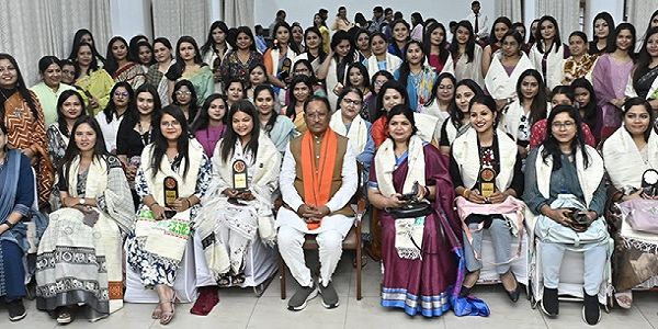 मुख्यमंत्री विष्णु देव साय ने महिला पत्रकारों का किया सम्मान