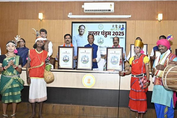 मुख्यमंत्री ने किया बस्तर पंडुम 2025 के लोगो का अनावरण