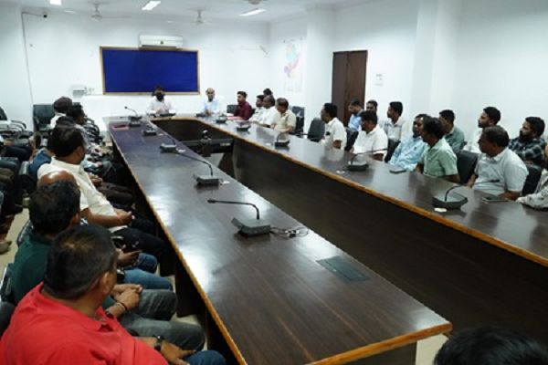 कुदमुरा क्षेत्र के ग्रामीण कृषि विकास अधिकारी को कारण बताओ नोटिस जारी