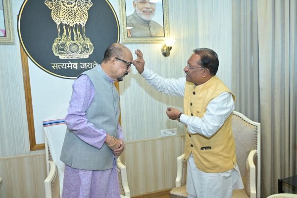 राज्यपाल को मुख्यमंत्री ने दी होली की शुभकामनाएं