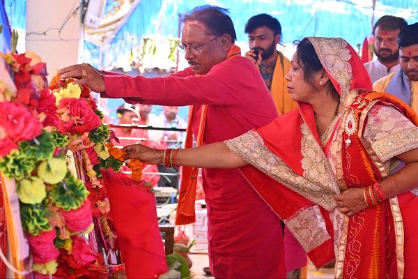  मुख्यमंत्री श्री विष्णुदेव साय जशपुर जिले के टाटीडांड में सनातन समाज के अनुष्ठान में हुए शामिल, प्रदेशवासियों को दी होली की शुभकामनाएँ