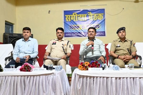 योजनाओं का फायदा लोगों तक पहुंचाने में सरपंचों की अहम भूमिकाः कलेक्टर