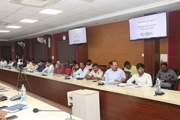 समय सीमा बैठक में कलेक्टर ने विभिन्न योजनाओं की समीक्षा की