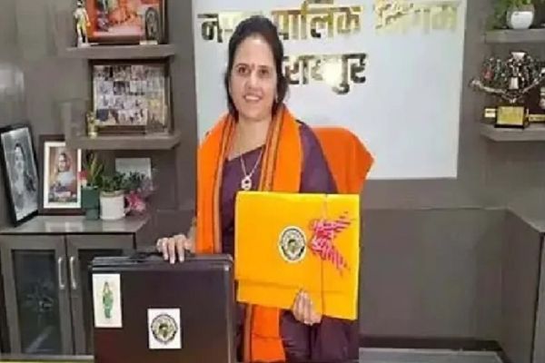 महापौर मीनल चौबे ने पेश किया 1529 करोड़ का बजट