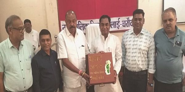 महापौर निर्मल कोसरे ने पेश किया 334 करोड रुपए लाभ का बजट, सदन ने किया पारित