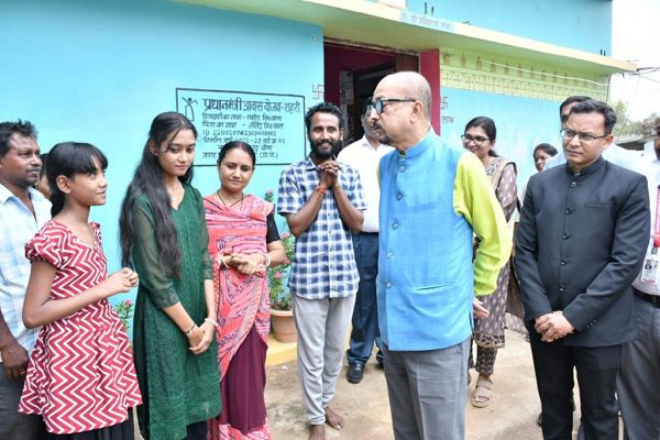 राज्यपाल को पहली बार अपने क्षेत्र में देखकर अभिभूत हुए ग्रामीण