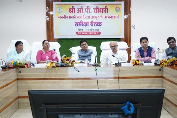 वित्त मंत्री ओपी चौधरी ने विकास कार्यों के प्रगति की समीक्षा की