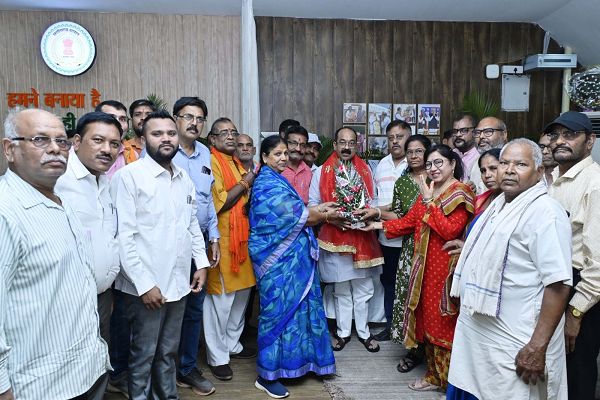 उप मुख्यमंत्री श्री अरुण साव की पहल पर 300 अधिकारियों-कर्मचारियों की ग्रेच्युटी, जीपीएफ, अवकाश नगदीकरण, चिकित्सा प्रतिपूर्ति और एरियर्स के भुगतान का खुला रास्ता