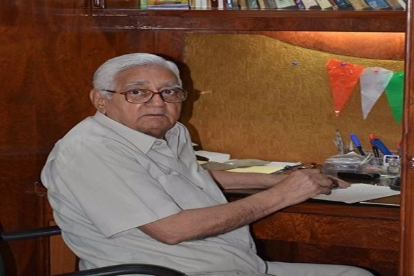 स्वर्गीय गोविंदलाल वोरा की स्मृति में रायपुर प्रेस क्लब में लाइब्रेरी का उद्घाटन