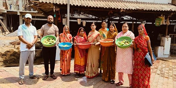 सेवा पखवाड़ा के तहत महावीर गौशाला में सफाई और चारा वितरण