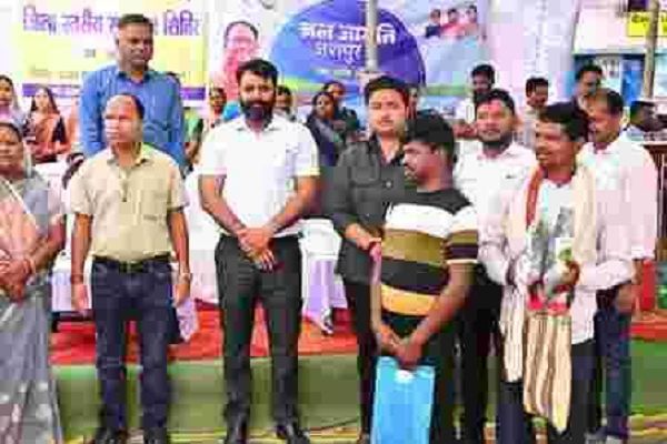 ग्राम वासियों के सामने ही उनकी समस्याओं का निराकरण करना सुशासन शिविर का उद्देश्य : कलेक्टर